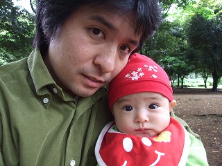 ちょっと疲れた娘と共に。さぁ、また遊ぶぞ！